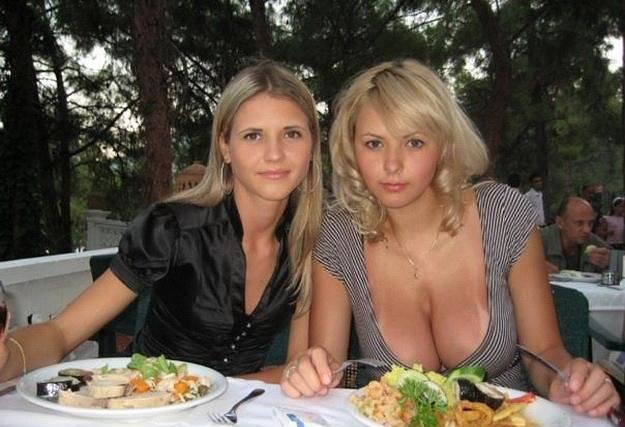 Bild markiert mit: Blonde, Busty, Eyes, Sexy Wallpaper, 2 girls, Boobs