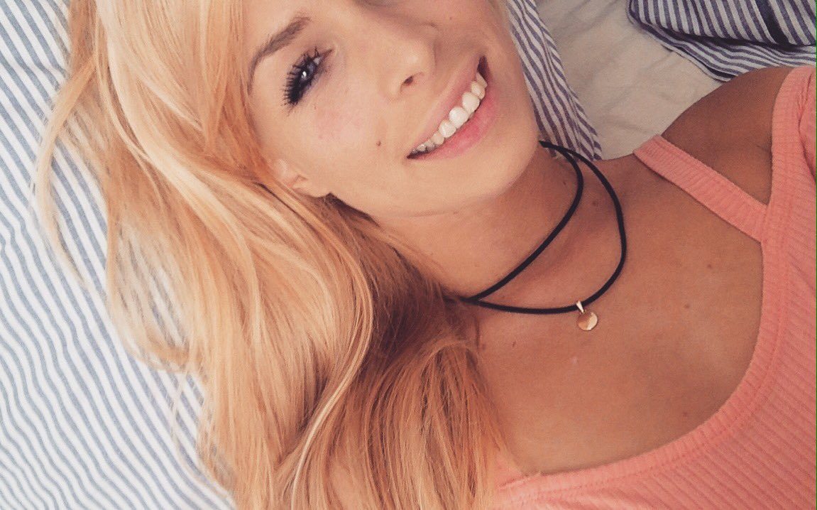 Bild markiert mit: Blonde, Camgirl, Chaturbate, Jana Volkova, Sexy Wallpaper, Smiling