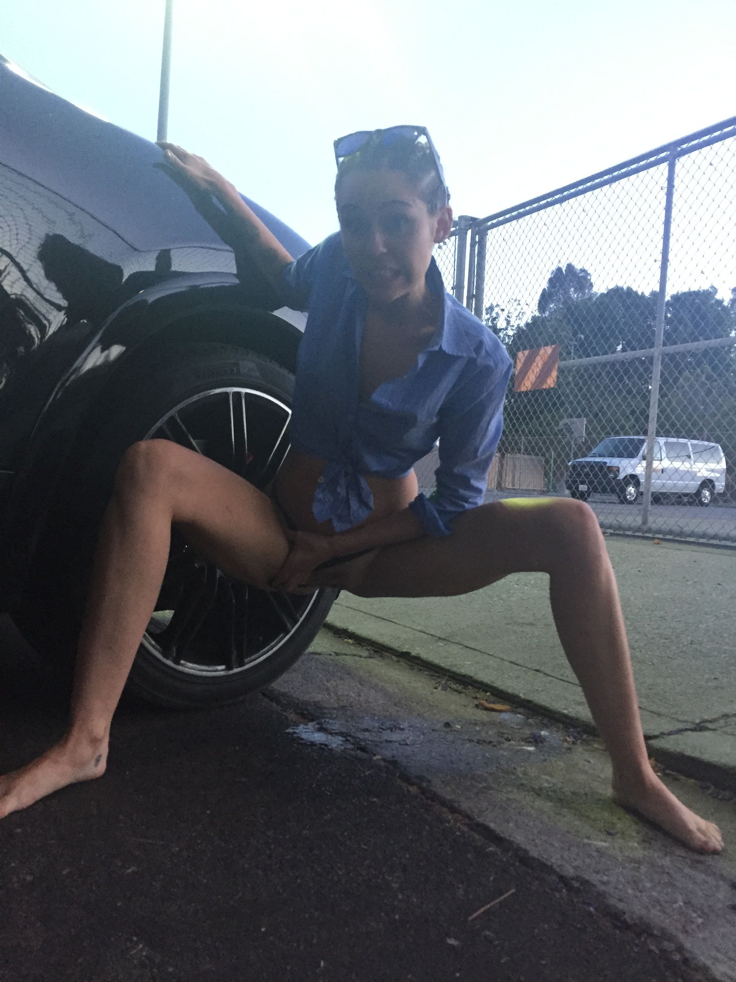 Bild markiert mit: American, Blonde, Car, Feet, Legs, Miley Cyrus, Celebrity - Star, Leaked, Peeing