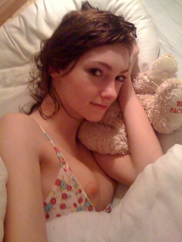 Bild markiert mit: Brunette, Boobs, Cute, Eyes, Lingerie, Selfie
