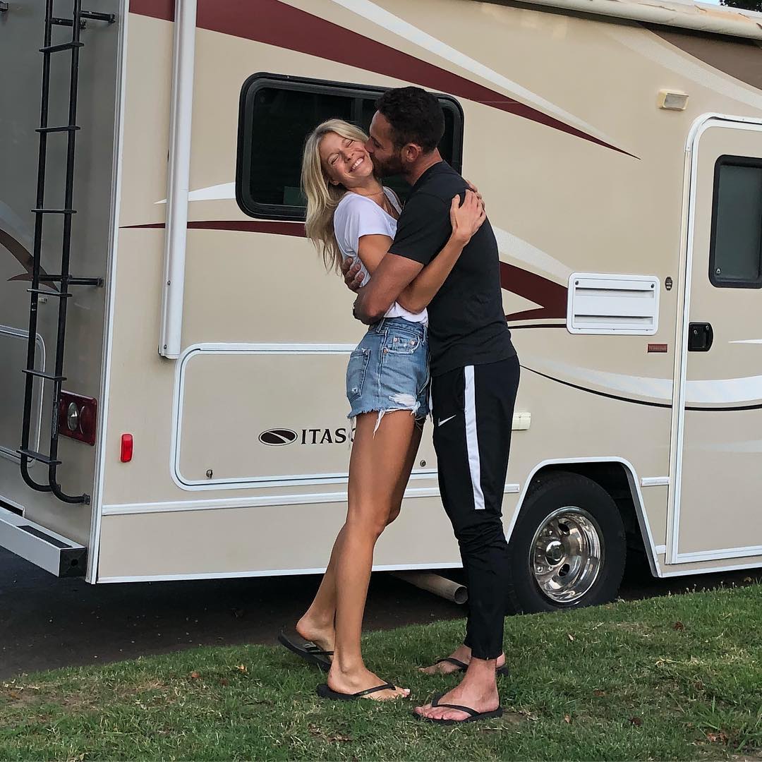 Bild markiert mit: Skinny, Abby Neff, American, Blonde, Legs, Cute