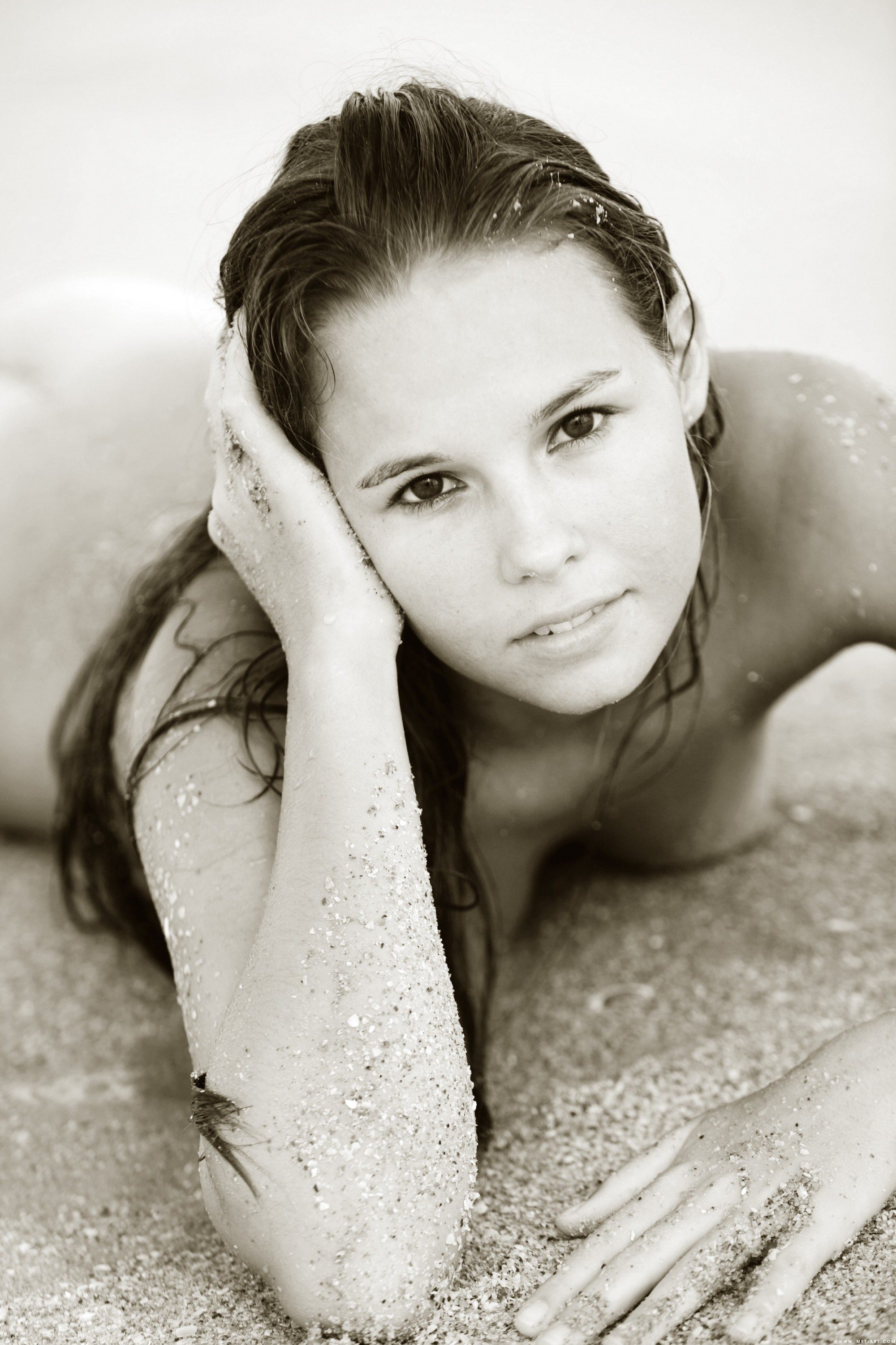 Bild markiert mit: Skinny, American, Aria A, Beach, Black and White, Brunette, Kevin Roberts, MET Art, Vita, Cute, Small Tits