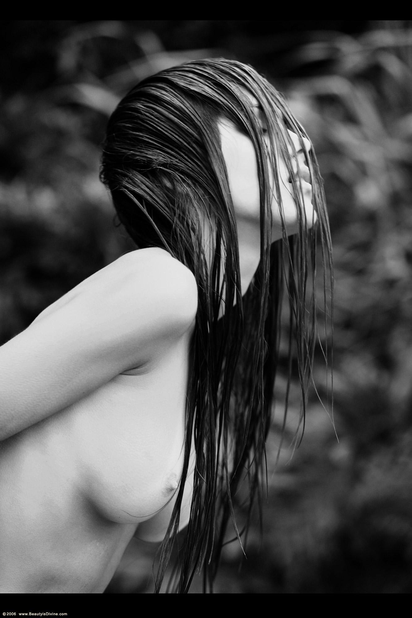 Bild markiert mit: Skinny, Black and White, Brazilian, Brunette, Roberta Murgo, Boobs, Cute