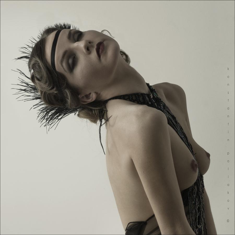 Bild markiert mit: Skinny, Brunette, Art, Small Tits