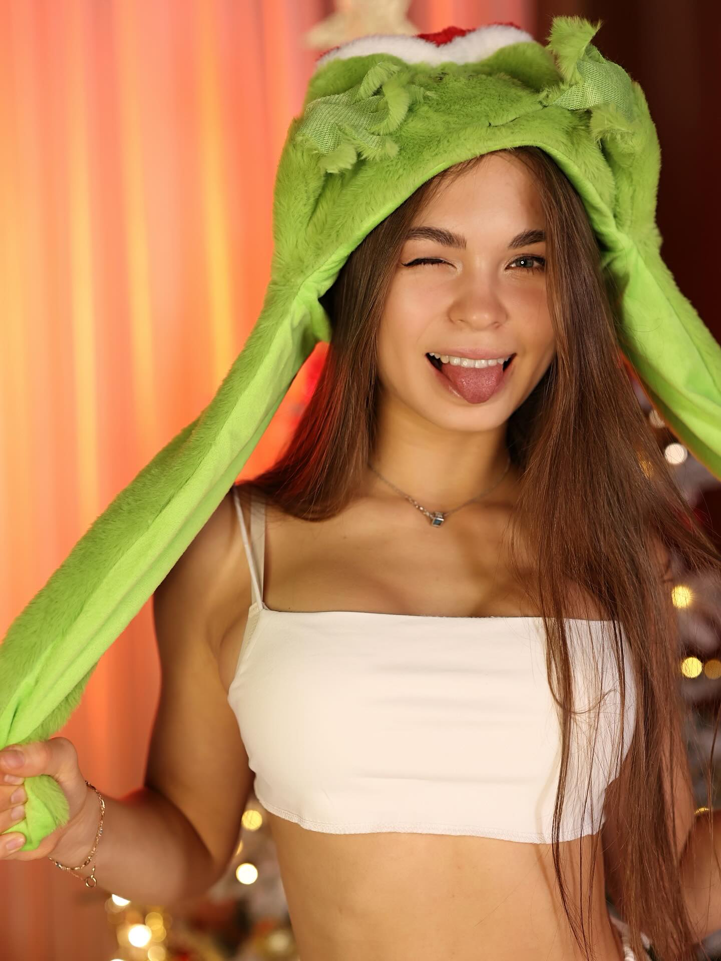 Bild markiert mit: Skinny, Brunette, Christmas, Eyes, Lera Buns - Valeriia Makusheva - Valeria Titova, Russian, Smiling, Tongue, Cute