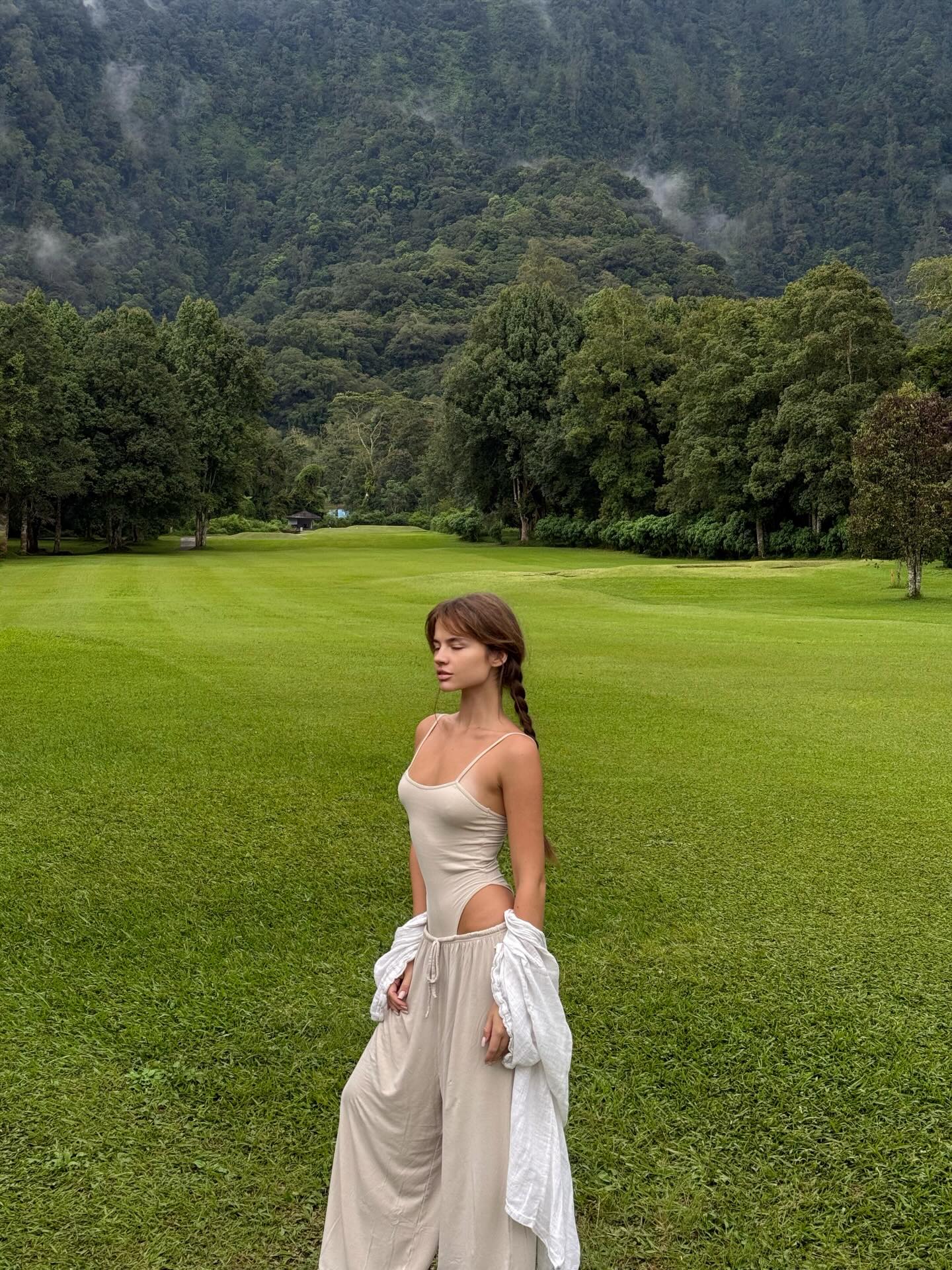 Bild markiert mit: Skinny, Brunette, Nature, Russian, Veronika Safronenko - Vero Hanberg - verohanberg, Braid, Cute