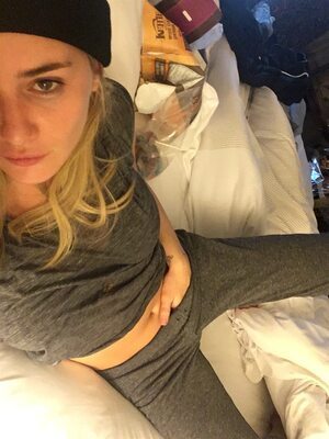 Bild markiert mit: Addison Timlin, Blonde, American, Celebrity - Star, Eyes, Leaked, Masturbation, Selfie