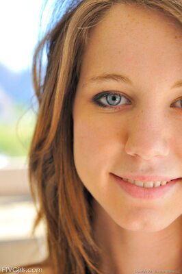 Bild markiert mit: Allie Rose, American, Brunette, Eyes, FTV Girls, Smiling, Close-up, Face, Safe for work