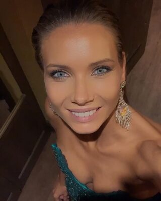 Bild markiert mit: Amandine Petit, Blonde, Celebrity - Star, Eyes, Face, Miss France 2021, Safe for work, Smiling