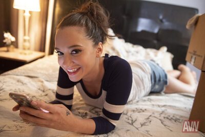 Bild markiert mit: AVN, American, Brunette, Eyes, Gia Paige, Legs, Love in the Digital Age, Sexy Wallpaper, Smiling, Cute, Safe for work, Tattoo