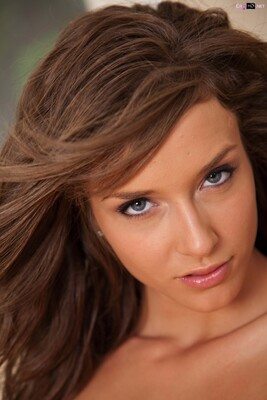 Bild markiert mit: American, Brunette, Eyes, Malena Morgan, Face, Safe for work
