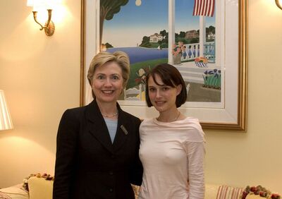 Bild markiert mit: American, Hillary Clinton, Israeli, Natalie Portman, Smiling, 2 girls, Celebrity - Star, Safe for work