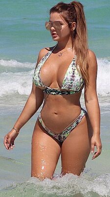 Bild markiert mit: Anastasia Kvitko - Анастасия Квитко, Blonde, Busty, Beach, Bikini, Boobs, Celebrity - Star, Russian, Tummy