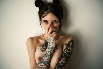 Bild markiert mit: Anastasia Milkovich, Brunette, Busty, Boobs, Eyes, Sexy Wallpaper, Tattoo