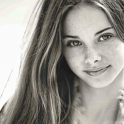 Bild markiert mit: Australian, Black and White, Brunette, Eyes, Meika Woollard, Smiling, Cute, Face, Safe for work