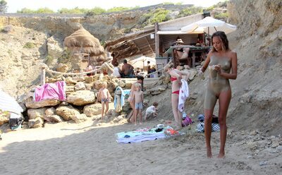 Bild markiert mit: Beach, Blonde, Katya Clover - Mango A, Legs, Muddy at the beach, Russian, Sexy Wallpaper