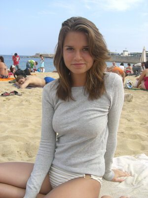 Bild markiert mit: Beach, Brunette, Eyes, Smiling, Cute