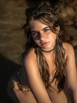 Picture tagged with: Bikini, Brunette, Eyes, Giorgia Castelli, Italian, Cute