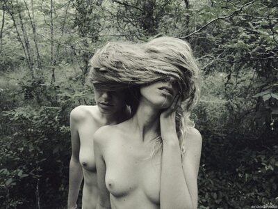 Bild markiert mit: Black and White, 2 girls, Art, Hair, Nature, Sexy Wallpaper