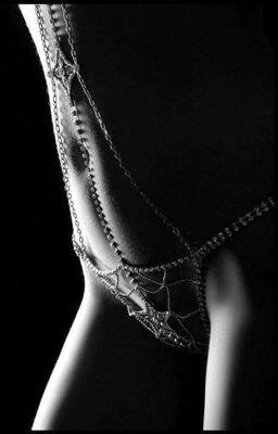 Bild markiert mit: Black and White, Art, Lingerie, Tummy