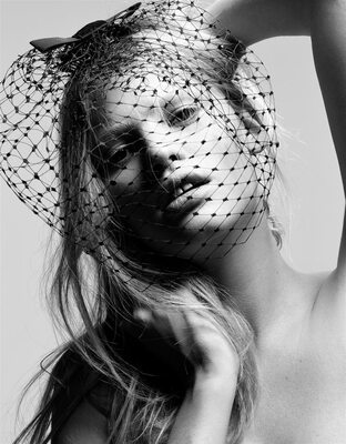 Bild markiert mit: Black and White, Blonde, Dutch, Lara Stone, Celebrity - Star, Cute