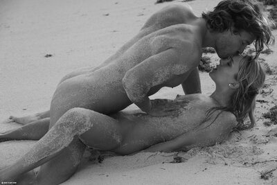 Bild markiert mit: Black and White, Blonde, Leila, X-Art, Beach, Fucking, Kissing, Legs, Sexy Wallpaper, Small Tits