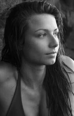 Bild markiert mit: Black and White, Brunette, Natacha Nies-Piotrowski, Belgian, Cute, Eyes, Face, Safe for work