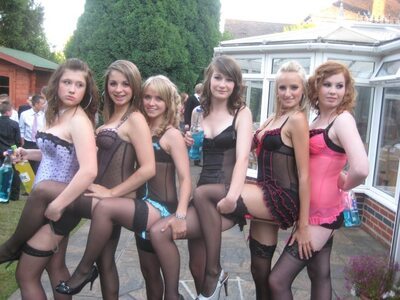 Bild markiert mit: Blonde, Brunette, Redhead, 6 girls, Lingerie