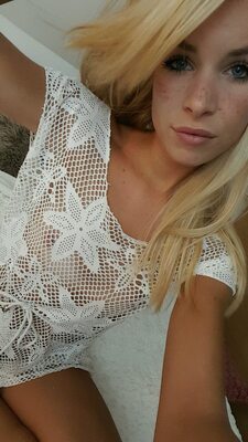 Bild markiert mit: Blonde, Camgirl, Chaturbate, Jana Volkova, Selfie