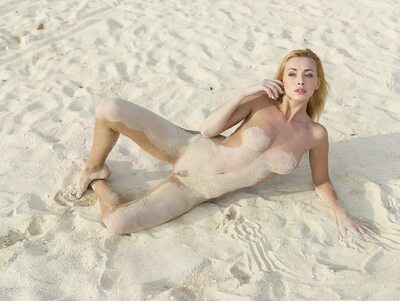 Bild markiert mit: Blonde, Coxy, Hegre Art, Sand And Sea, Beach, Sexy Wallpaper