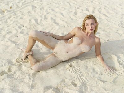 Bild markiert mit: Blonde, Coxy, Hegre Art, Sand And Sea, Beach, Sexy Wallpaper