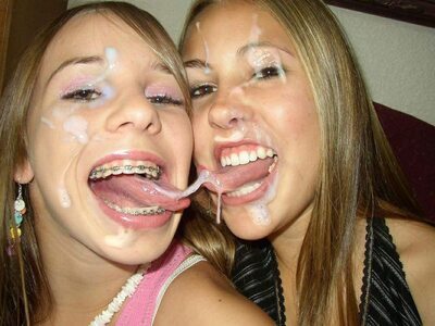 Bild markiert mit: Blonde, Cumshot, 2 girls, Facial, Tongue