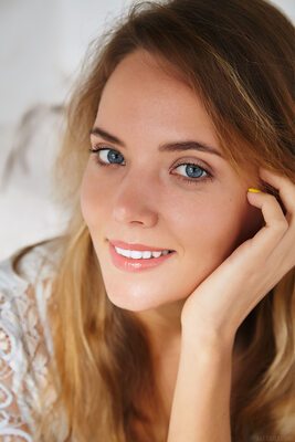 Bild markiert mit: Blonde, Eruga, Eyes, Katya Clover - Mango A, MET Art, Mouth, Russian, Smiling, Face, Safe for work