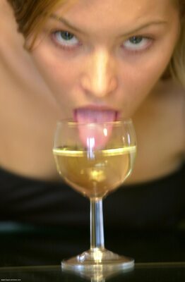 Bild markiert mit: Blonde, Eyes, Hegre Art, Katya - Hegre, Russian, Tongue, Wine