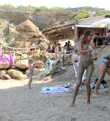 Bild markiert mit: Blonde, Katya Clover - Mango A, Muddy at the beach, Beach, Russian