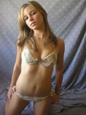 Bild markiert mit: Blonde, Luscious Lia - Lily, Cute, Lingerie, Piercing, Tummy