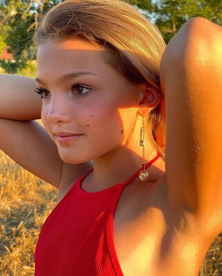 Bild markiert mit: Blonde, Susanne Regina, Cute, Eyes, Face, Italian, Nature