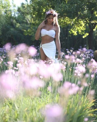 Bild markiert mit: Blonde, Susanne Regina, Cute, Flower, Italian, Nature, Piercing, Tummy
