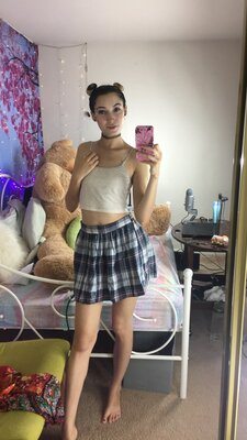 Bild markiert mit: Bambii Bonsai, Brunette, Camgirl, Chaturbate, nood.tv, Selfie