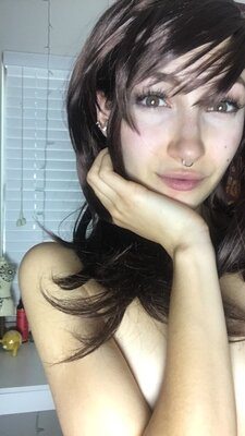 Bild markiert mit: Bambii Bonsai, Brunette, Camgirl, Chaturbate, nood.tv