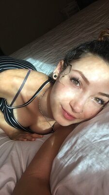 Bild markiert mit: Bambii Bonsai, Brunette, Camgirl, Chaturbate, nood.tv