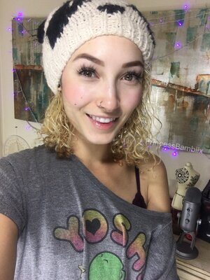 Bild markiert mit: Bambii Bonsai, Brunette, Camgirl, Chaturbate, nood.tv