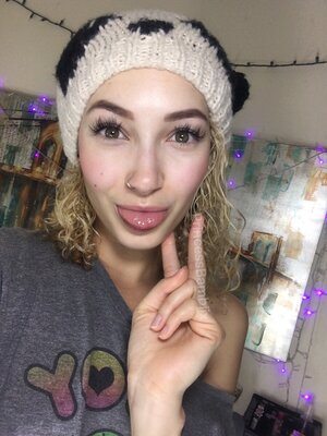 Bild markiert mit: Bambii Bonsai, Brunette, Camgirl, Chaturbate, nood.tv