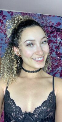 Bild markiert mit: Bambii Bonsai, Brunette, Camgirl, Chaturbate, nood.tv