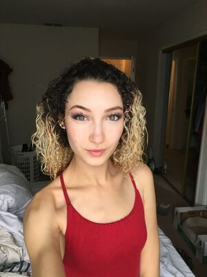 Bild markiert mit: Bambii Bonsai, Brunette, Camgirl, Chaturbate, nood.tv