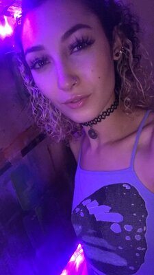 Bild markiert mit: Bambii Bonsai, Brunette, Camgirl, Chaturbate, nood.tv