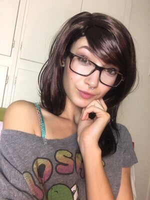 Bild markiert mit: Bambii Bonsai, Brunette, Camgirl, Chaturbate, nood.tv
