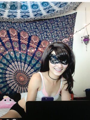 Bild markiert mit: Bambii Bonsai, Brunette, Camgirl, Chaturbate, nood.tv