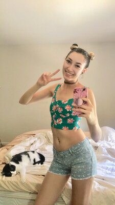 Bild markiert mit: Bambii Bonsai, Brunette, Camgirl, Chaturbate, nood.tv