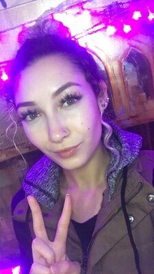 Bild markiert mit: Bambii Bonsai, Brunette, Camgirl, Chaturbate, nood.tv